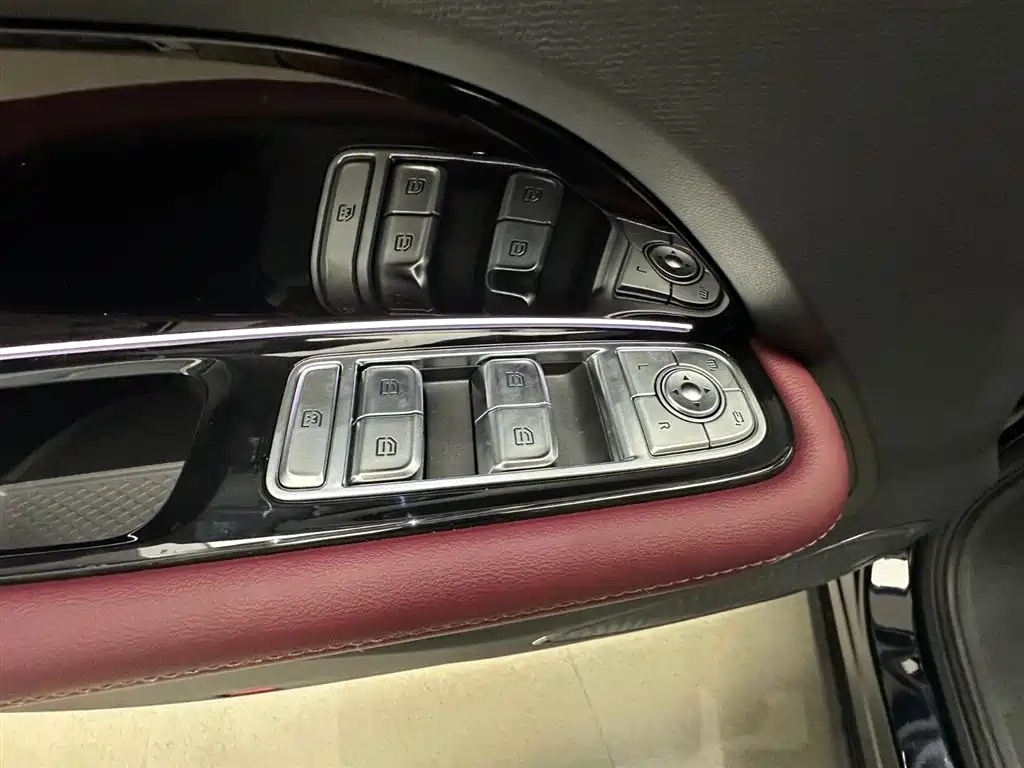 Hongqi Hongqi HS3 PHEV — миниатюра 17