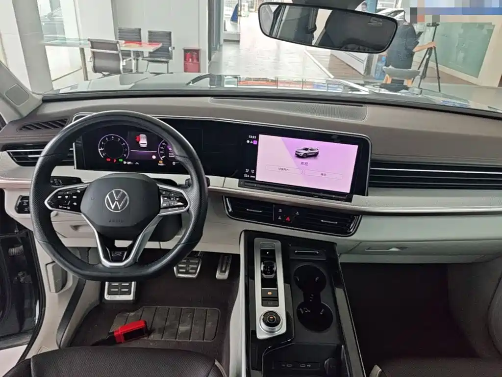 Volkswagen Tavendor 2023 380TSI R-Line