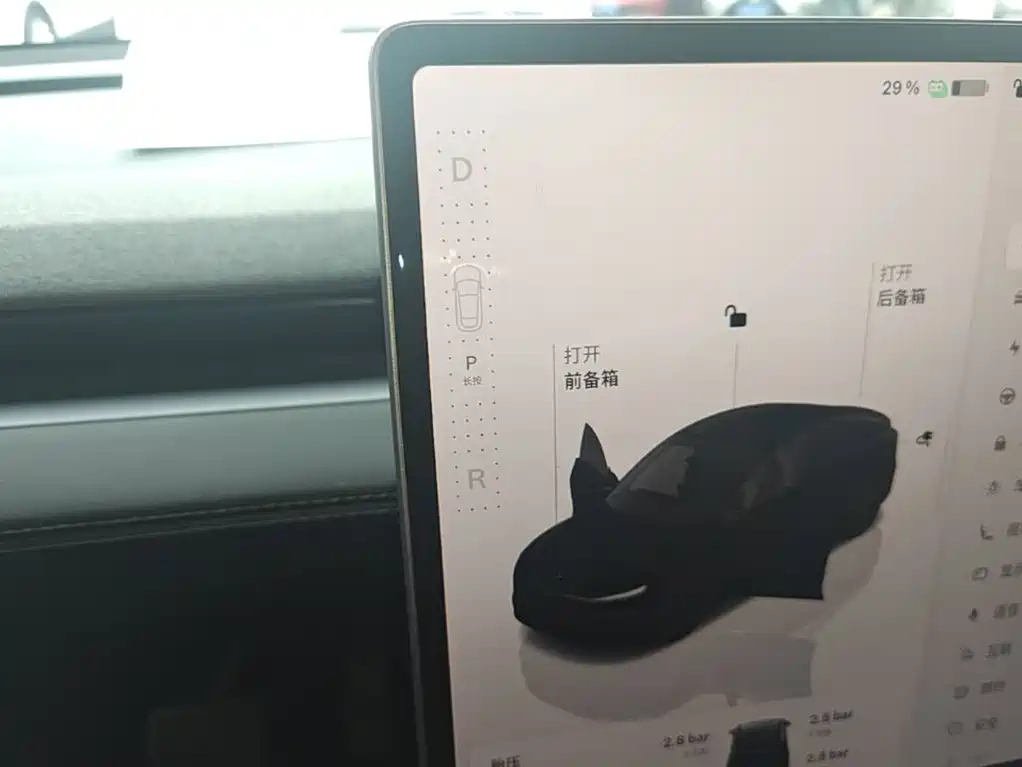 Tesla Model Y — миниатюра 14