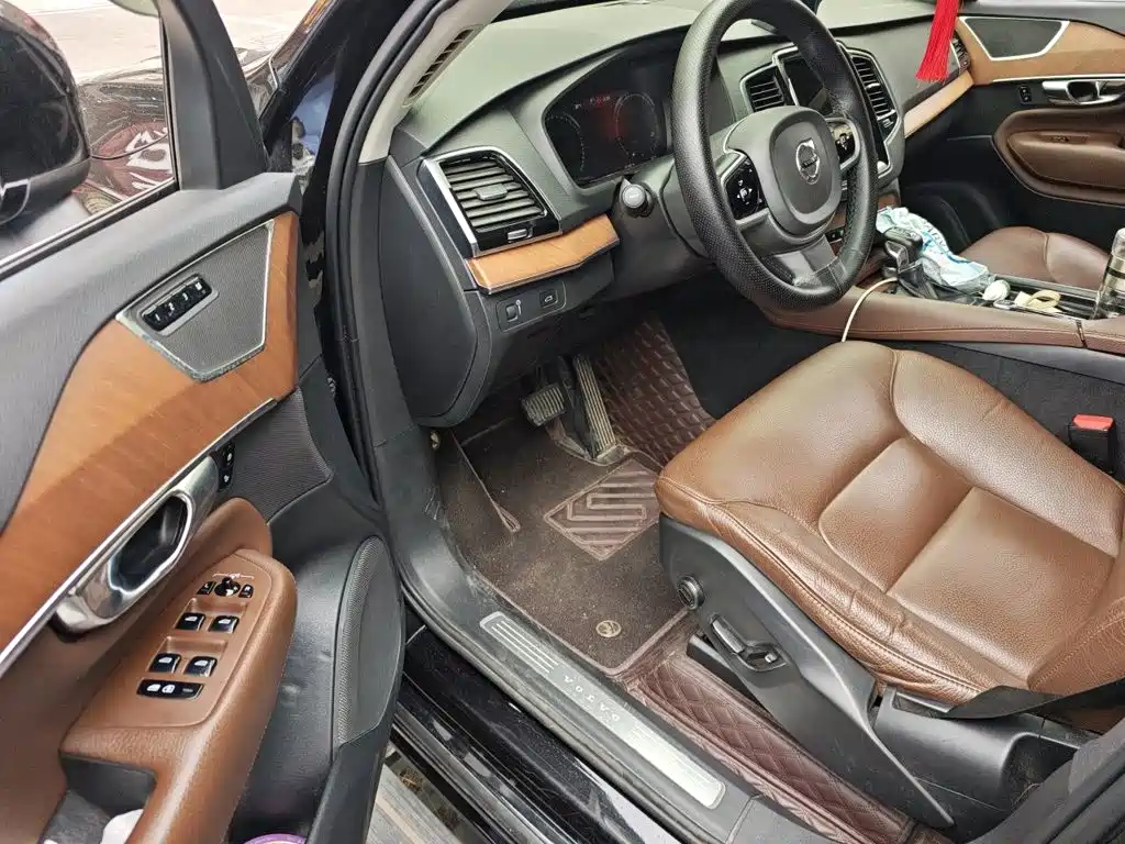 Volvo XC90 — миниатюра 14