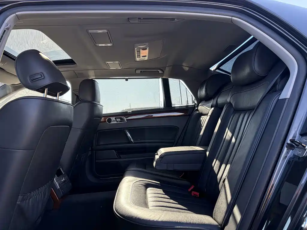 Volkswagen Phaeton — миниатюра 6