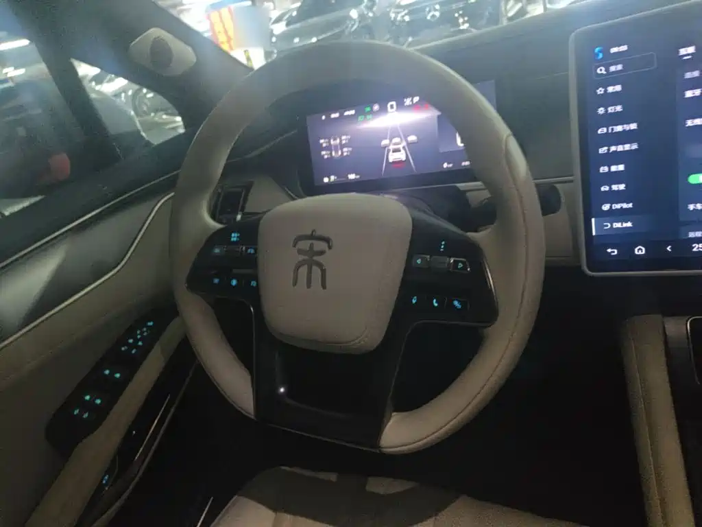 BYD L EV — миниатюра 11