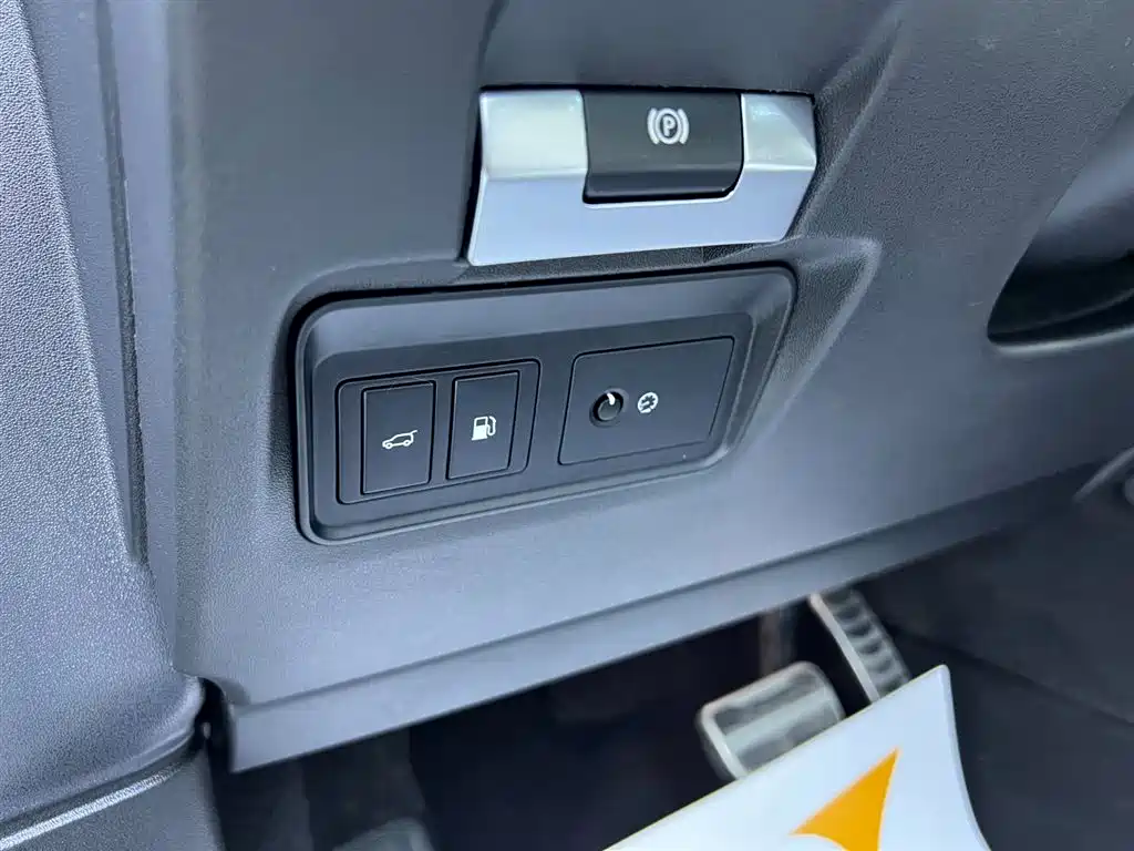 LAND ROVER DISCOVER NEW ENERGY SOURCES FOR SPORTS