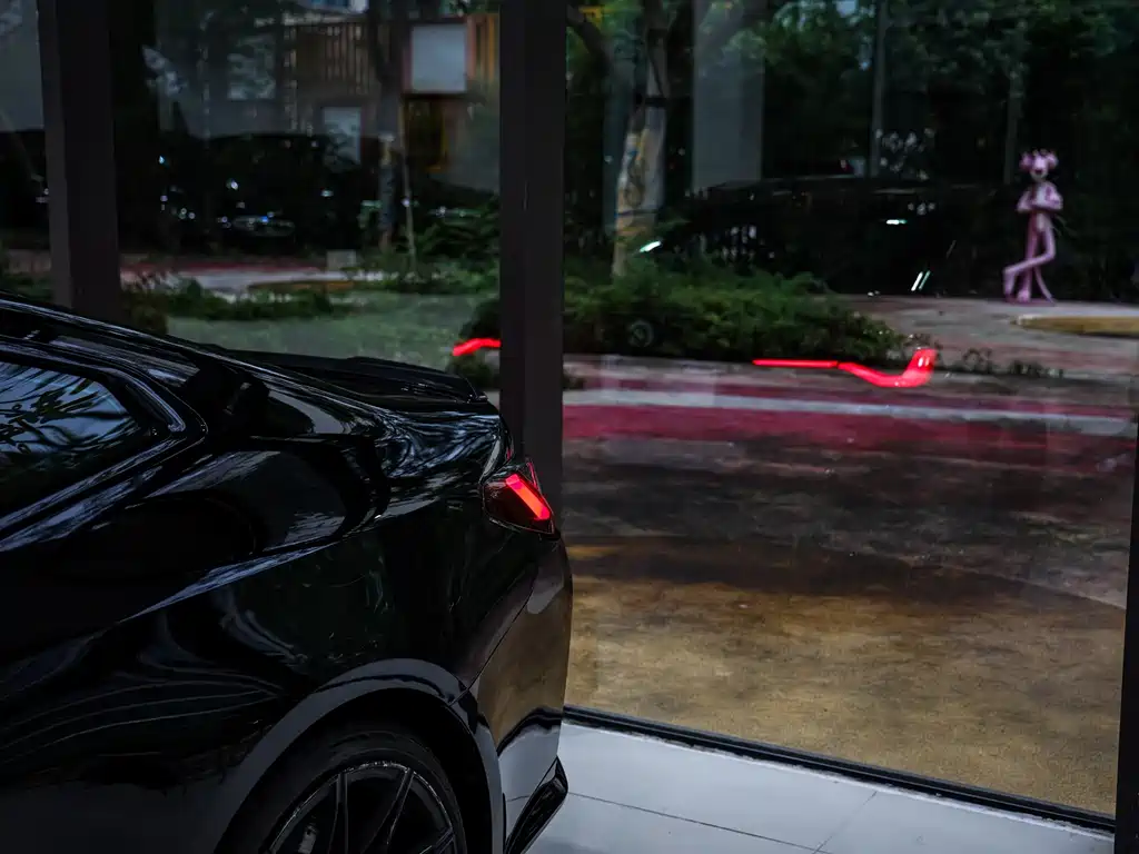 BMW M4 — миниатюра 10