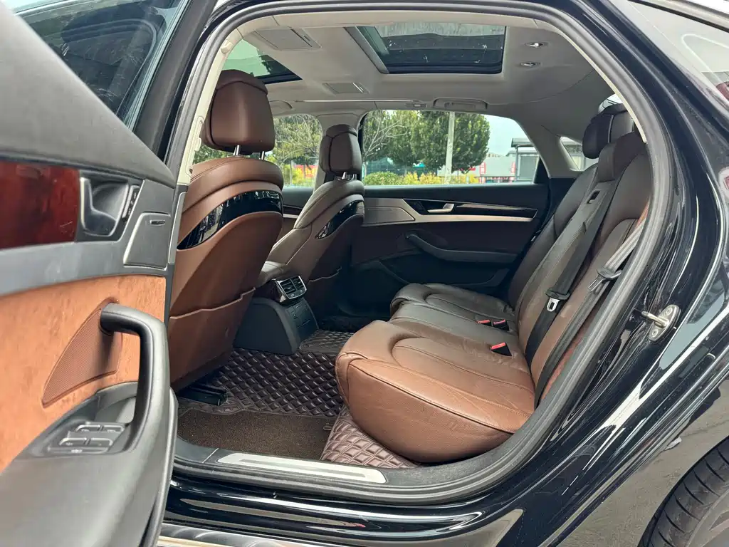 Audi A8 — миниатюра 10