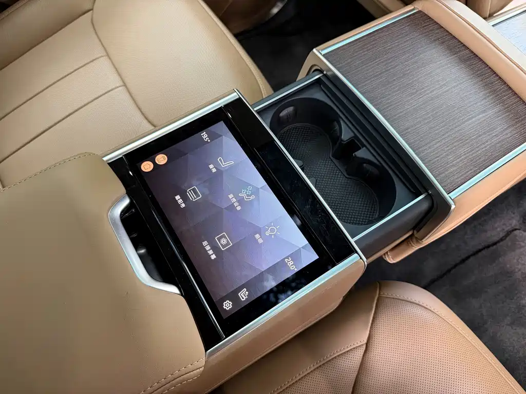 Land Rover Range Rover — миниатюра 24