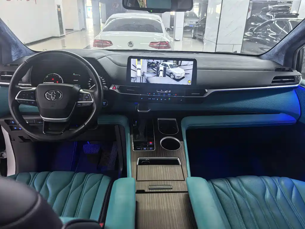 Toyota Sienna — миниатюра 5