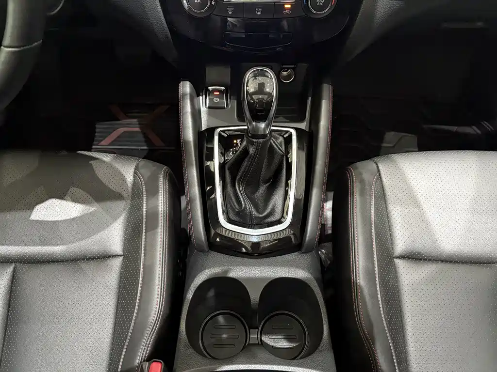 Nissan Qashqai — миниатюра 18