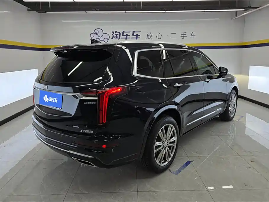 Cadillac XT6 2022 2.0T мест Luxury