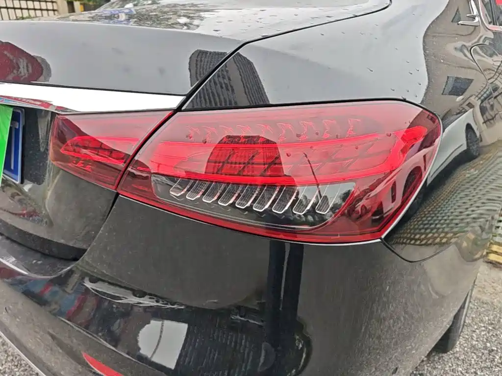 Mercedes-Benz E-Class — миниатюра 8