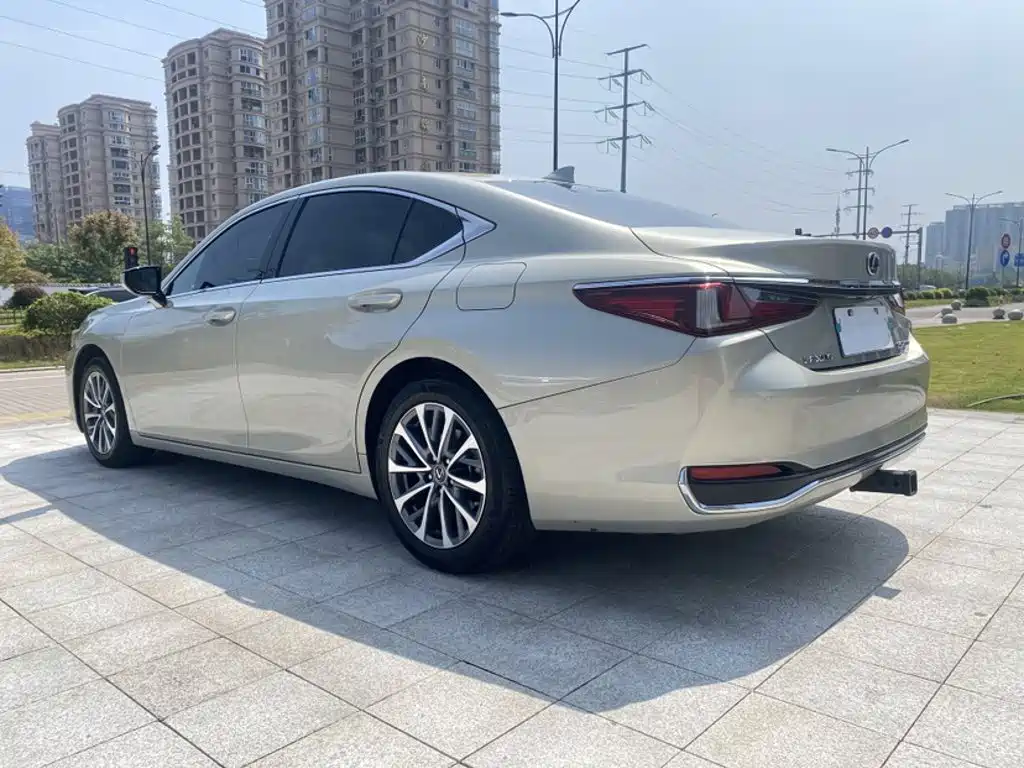Lexus ES — миниатюра 8