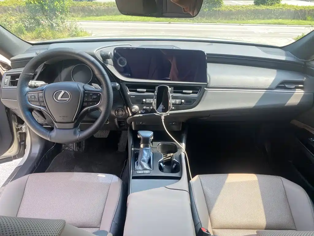 Lexus ES — миниатюра 14