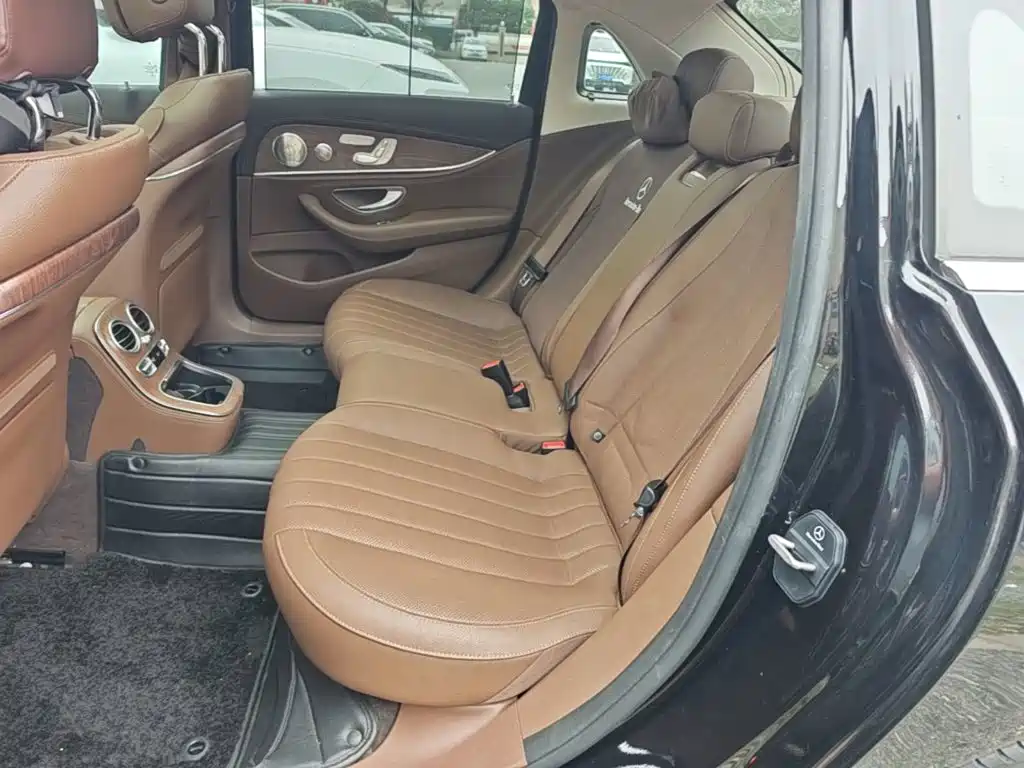 Mercedes-Benz E-Class — миниатюра 17