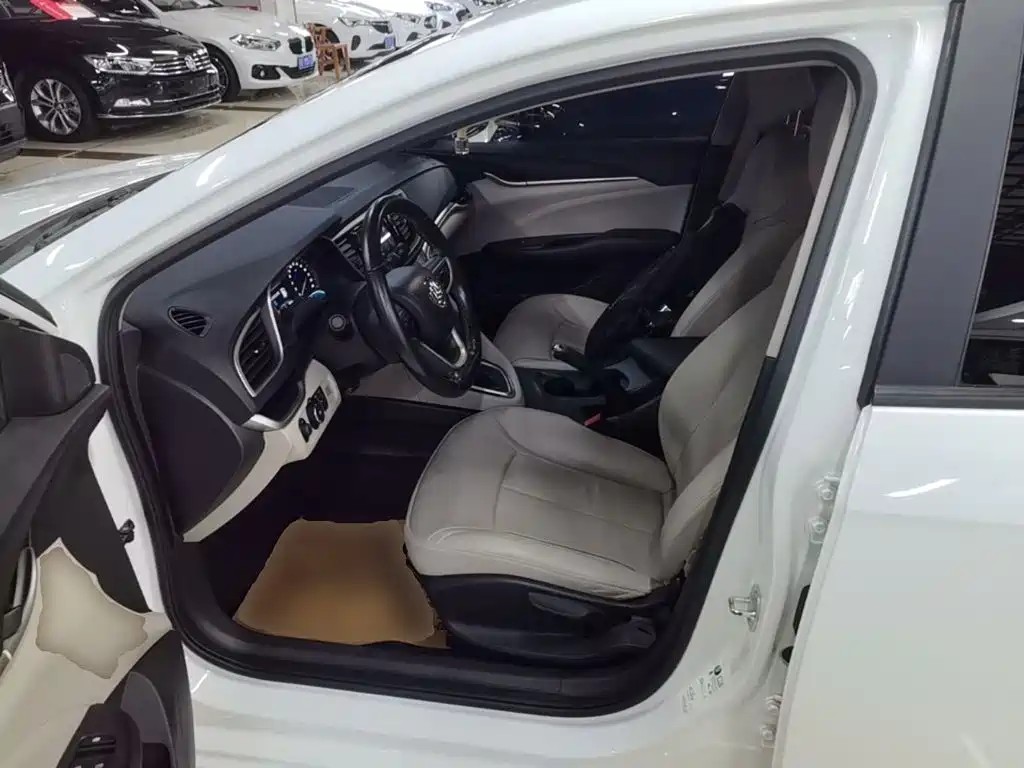 Buick Excelle — миниатюра 15
