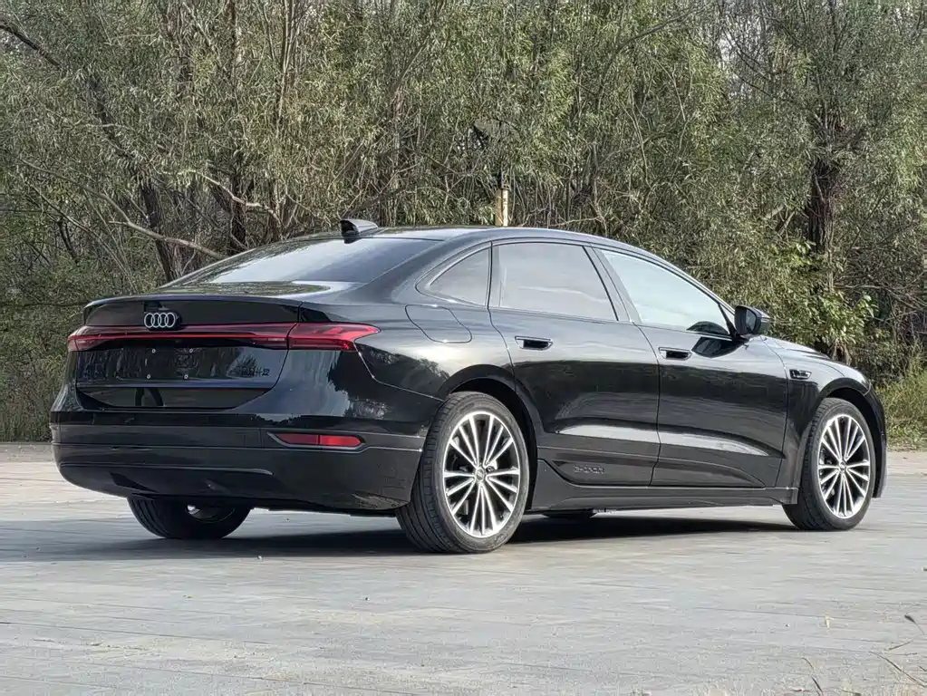 Audi A6L e-tron — миниатюра 5