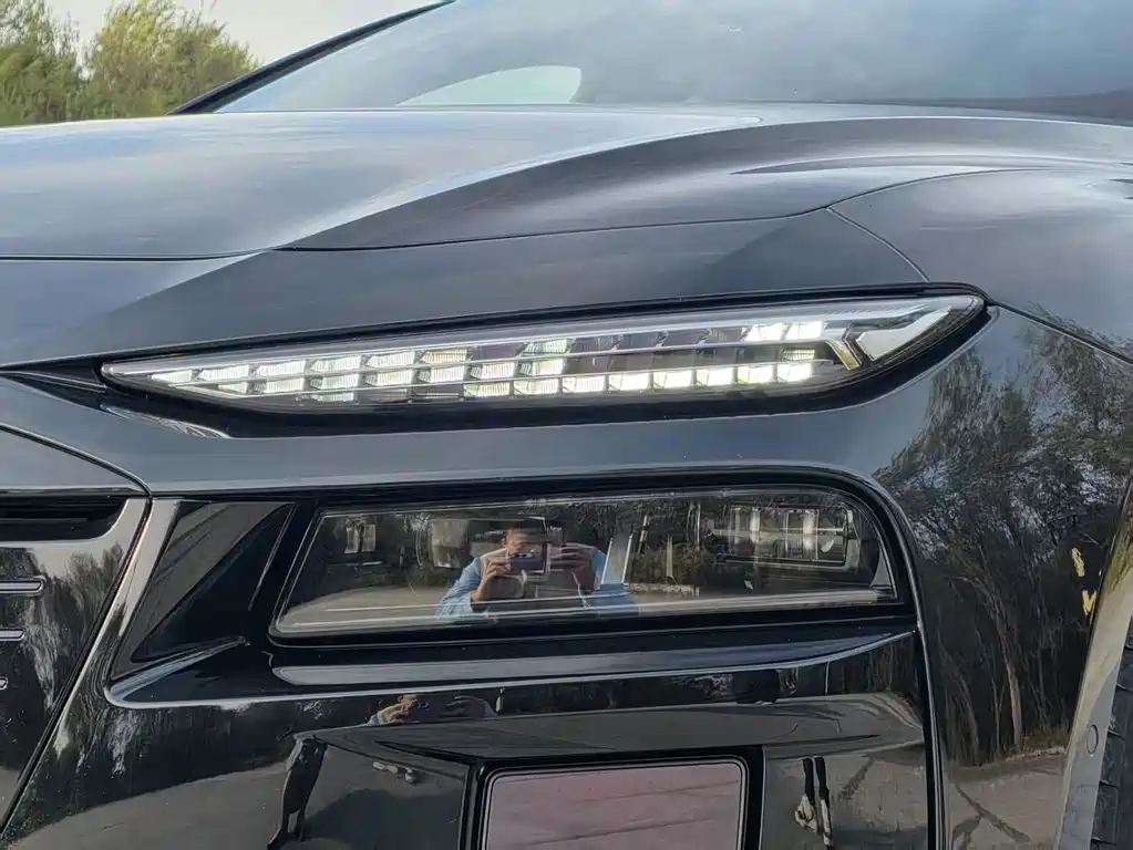 Audi A6L e-tron — миниатюра 15
