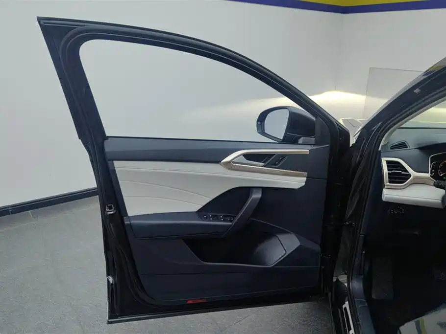 Volkswagen Tharu 2023 300TSI