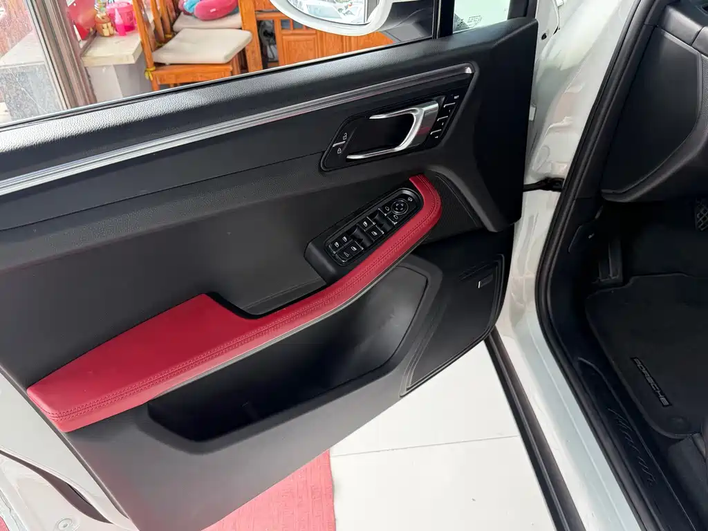Porsche Macan — миниатюра 5