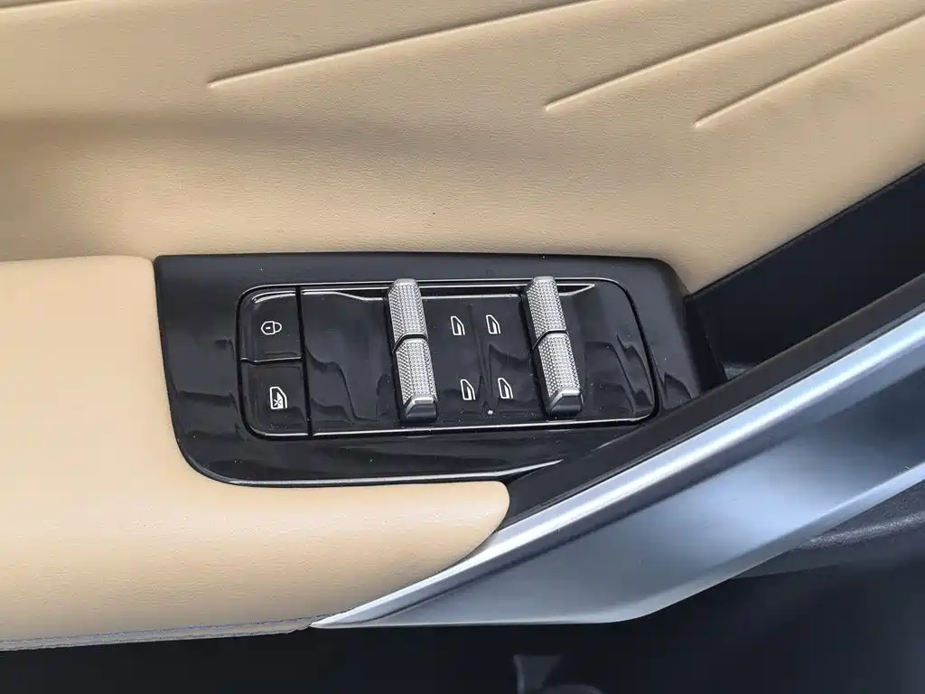 Geely Boyue L — миниатюра 9