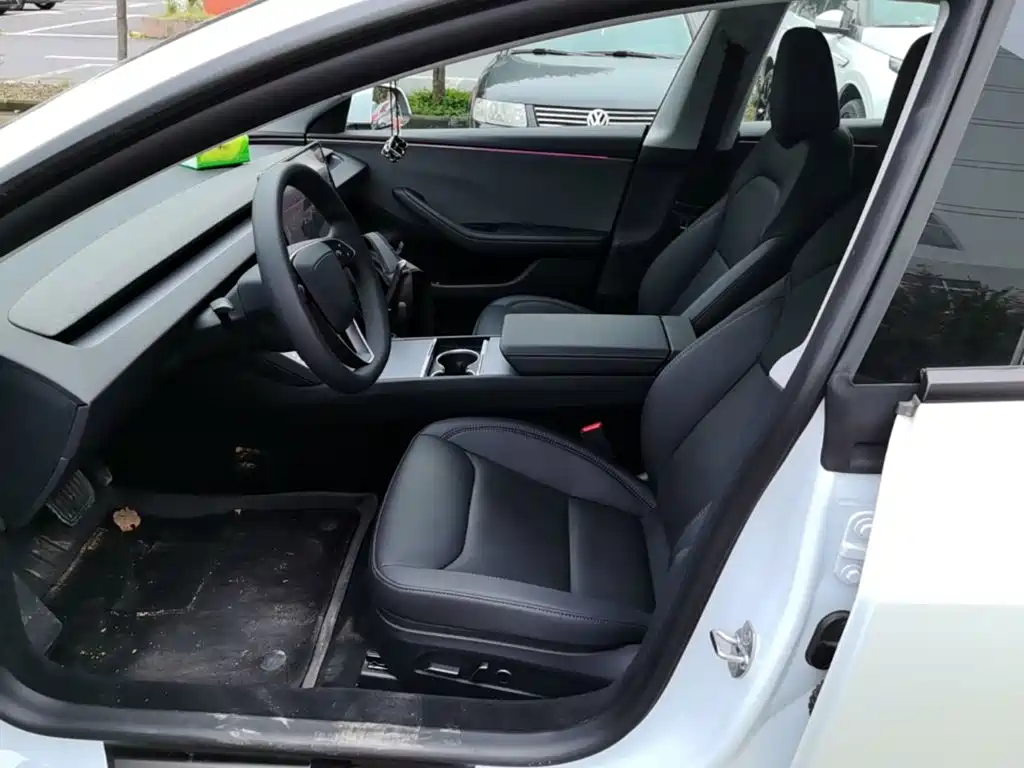 Tesla Model 3 — миниатюра 15