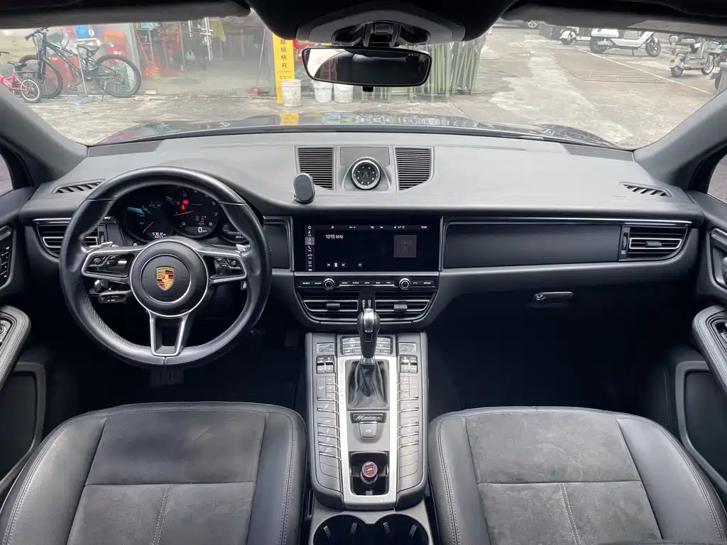 Porsche Macan — миниатюра 5