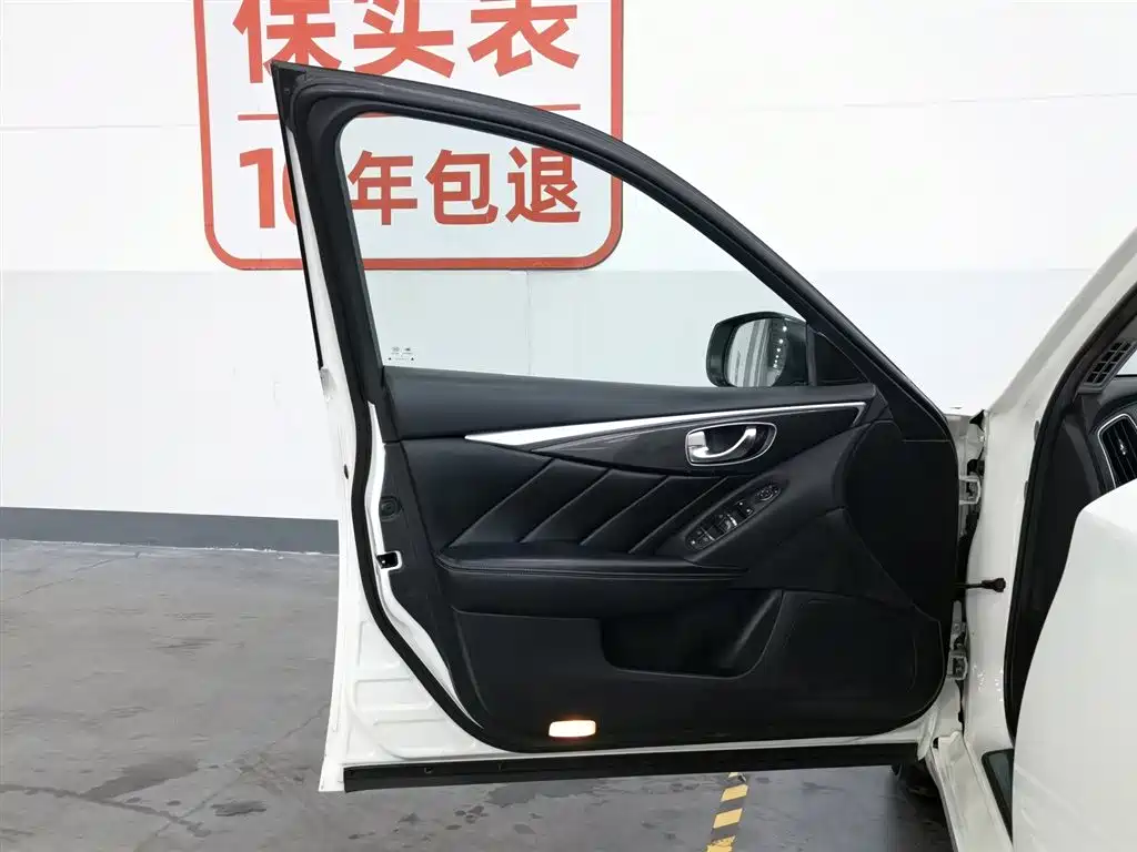 Infiniti Q50L 2015 2.0T Comfort