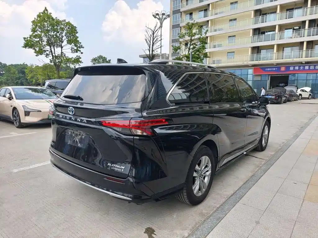 Toyota Sienna — миниатюра 5
