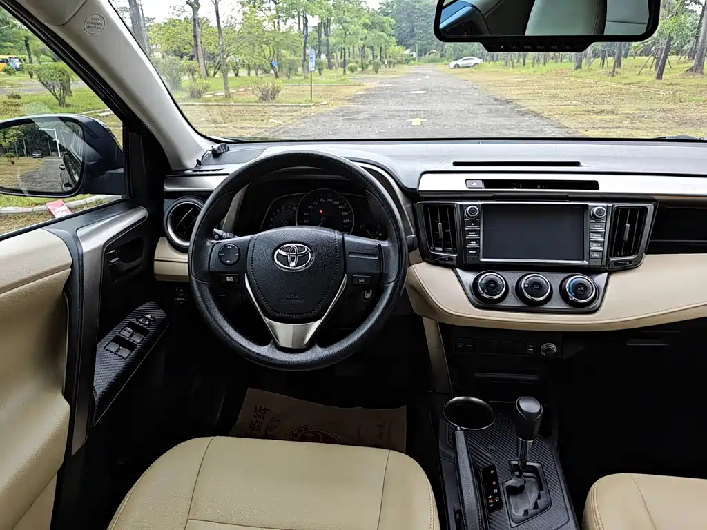 Toyota RAV4 — миниатюра 9
