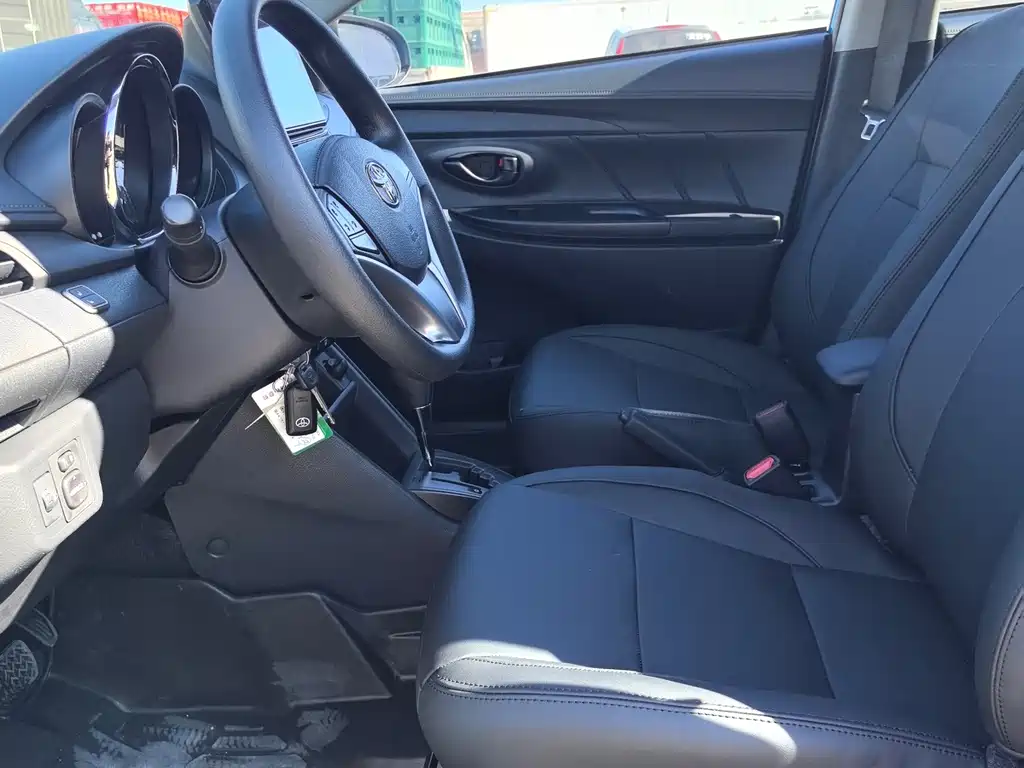Toyota Yaris L — миниатюра 5
