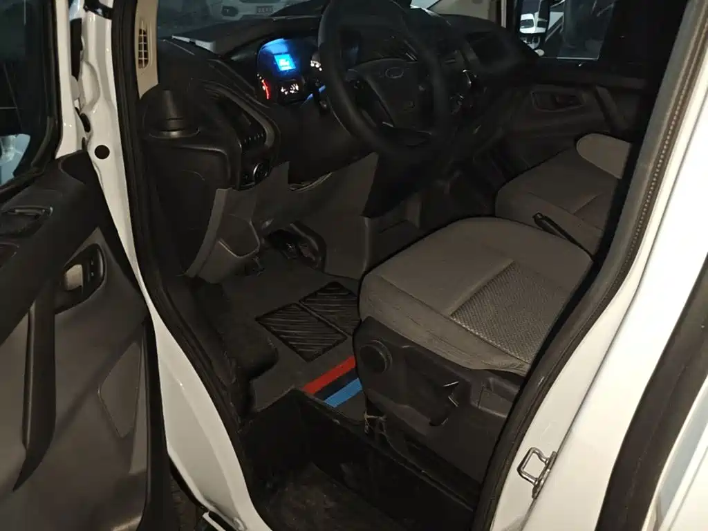 Ford Transit — миниатюра 16