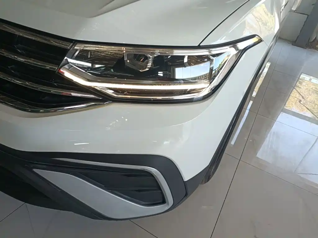 Volkswagen Tiguan L — миниатюра 24