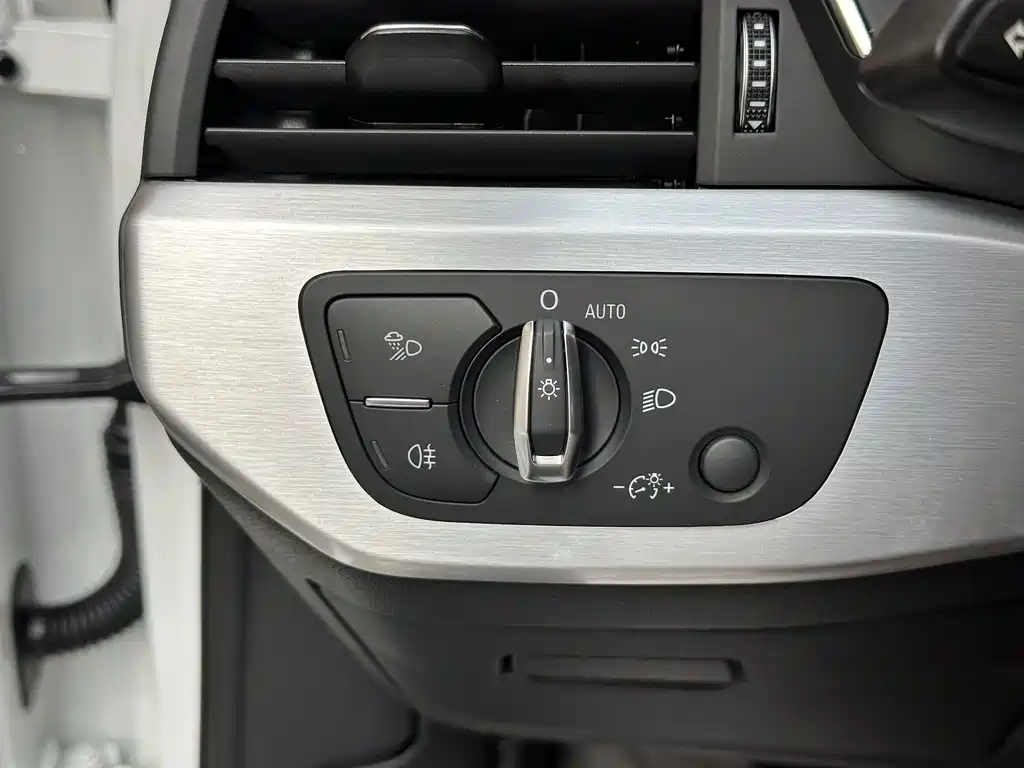 Audi A4L — миниатюра 15