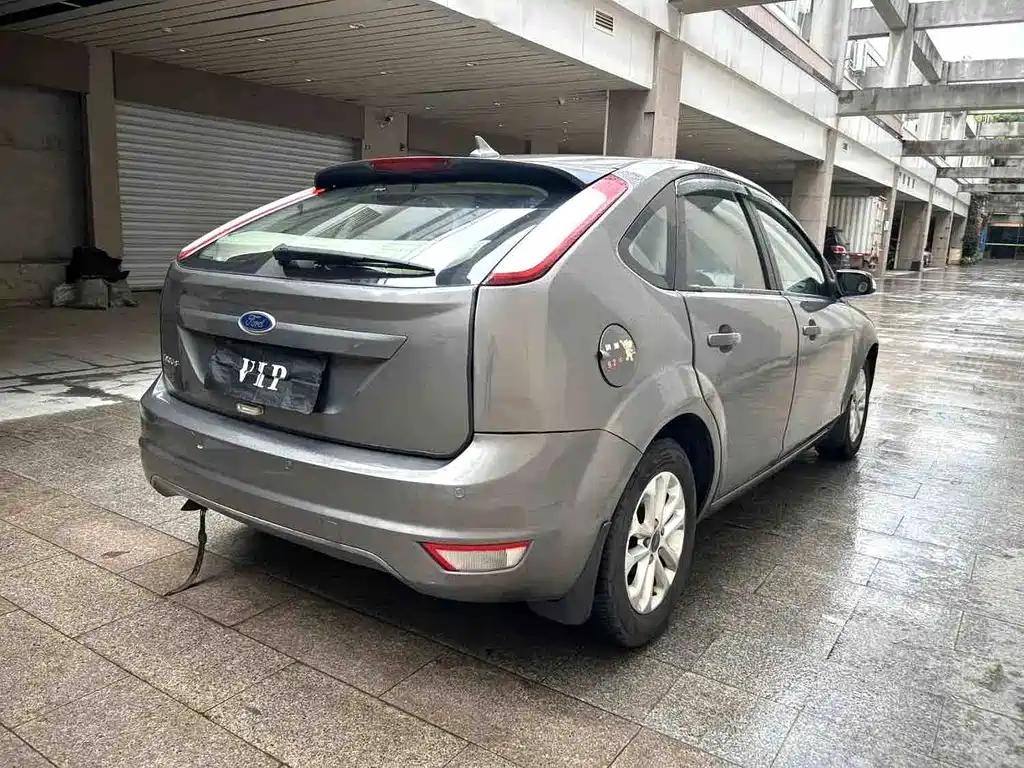 Ford Focus 2013 1.8L AT