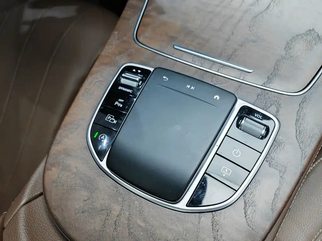 Mercedes-Benz E-Class — миниатюра 17