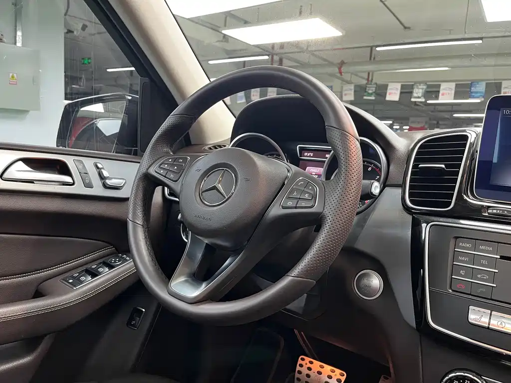 Mercedes-Benz GLE (Import) — миниатюра 14