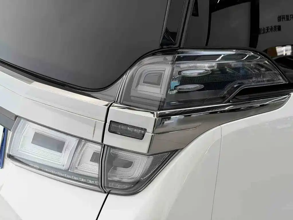 Toyota Vellfire — миниатюра 5