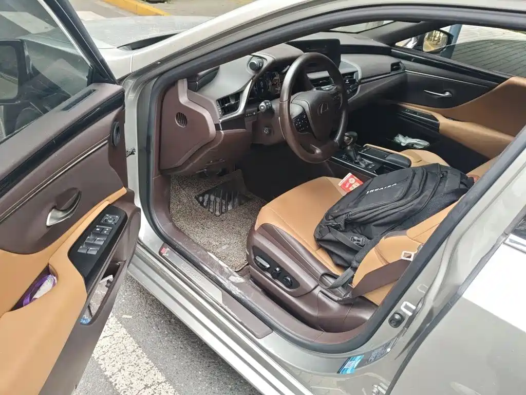 Lexus ES — миниатюра 14