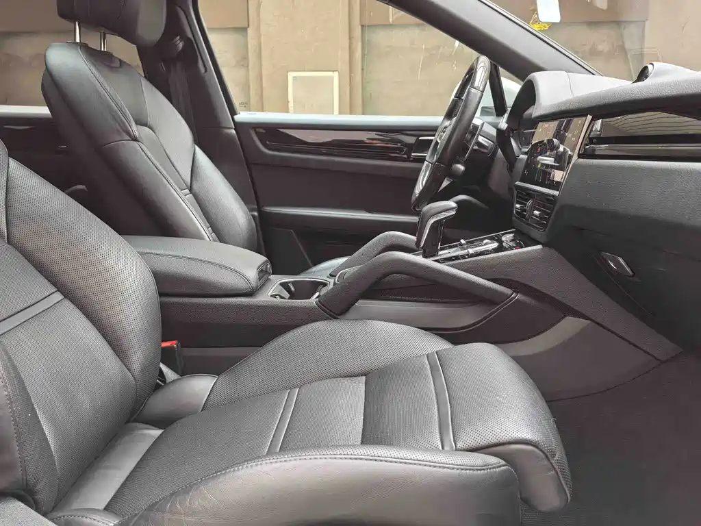 Porsche Cayenne — миниатюра 8