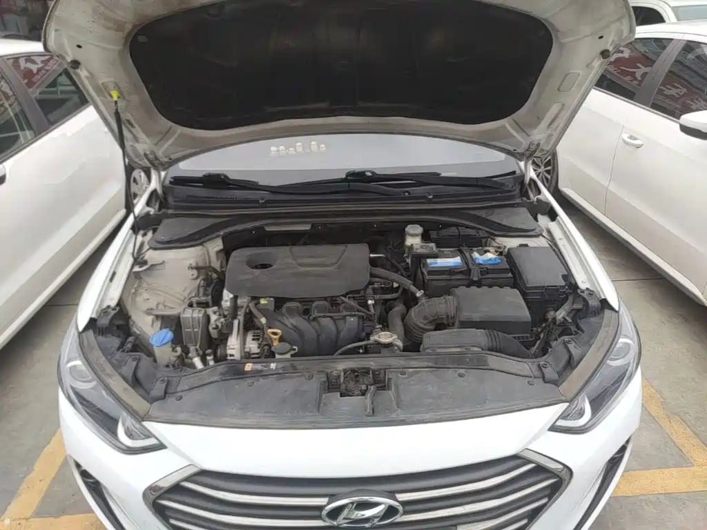 Hyundai Elantra — миниатюра 20