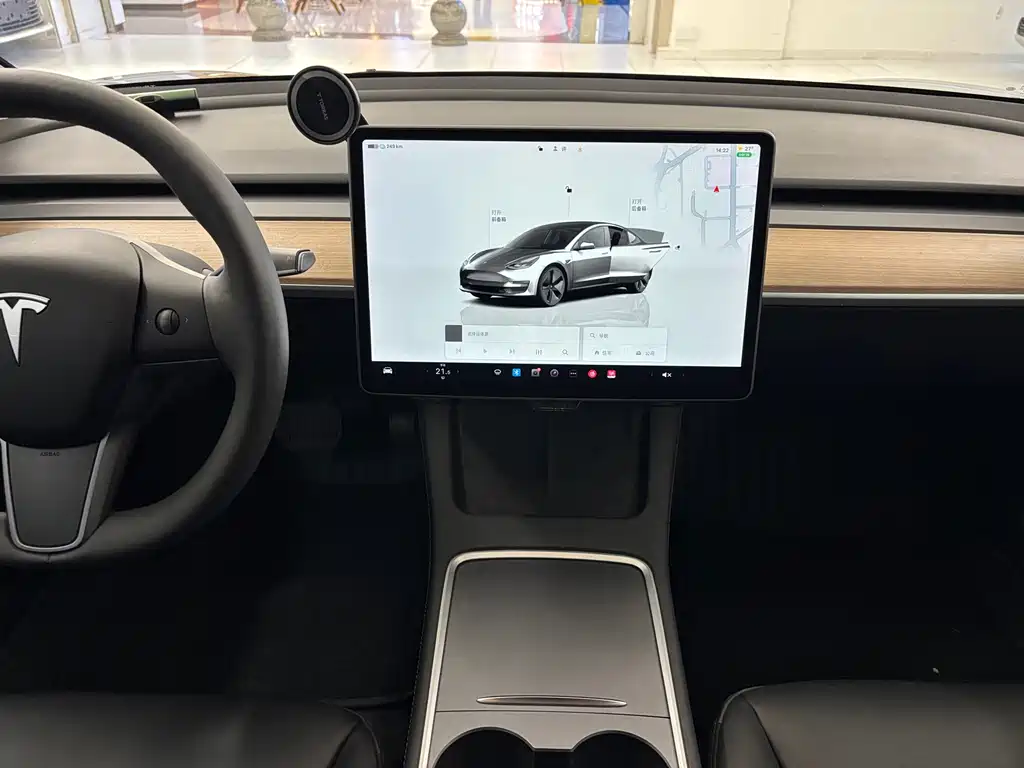 Tesla Model 3 — миниатюра 16