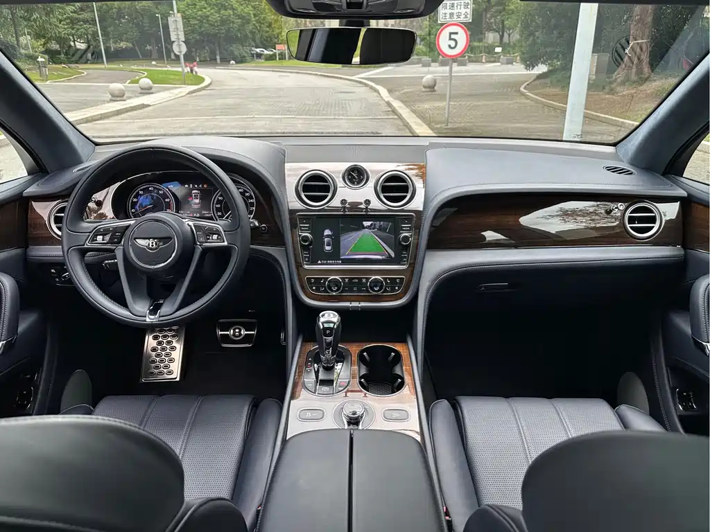 Bentley Bentayga — миниатюра 18