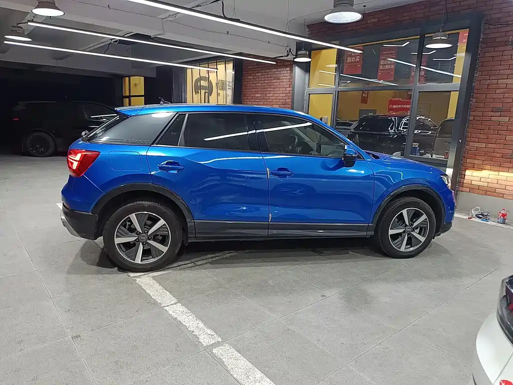Audi Q2L e-tron — миниатюра 5
