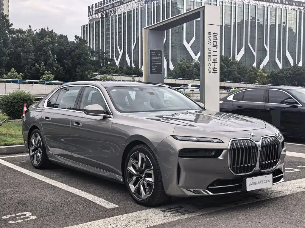 BMW I7