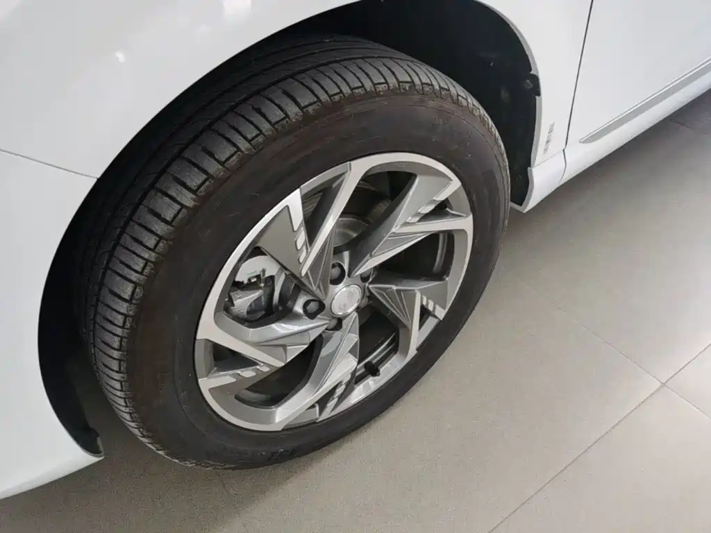 Hongqi Hongqi HS3 PHEV — миниатюра 23