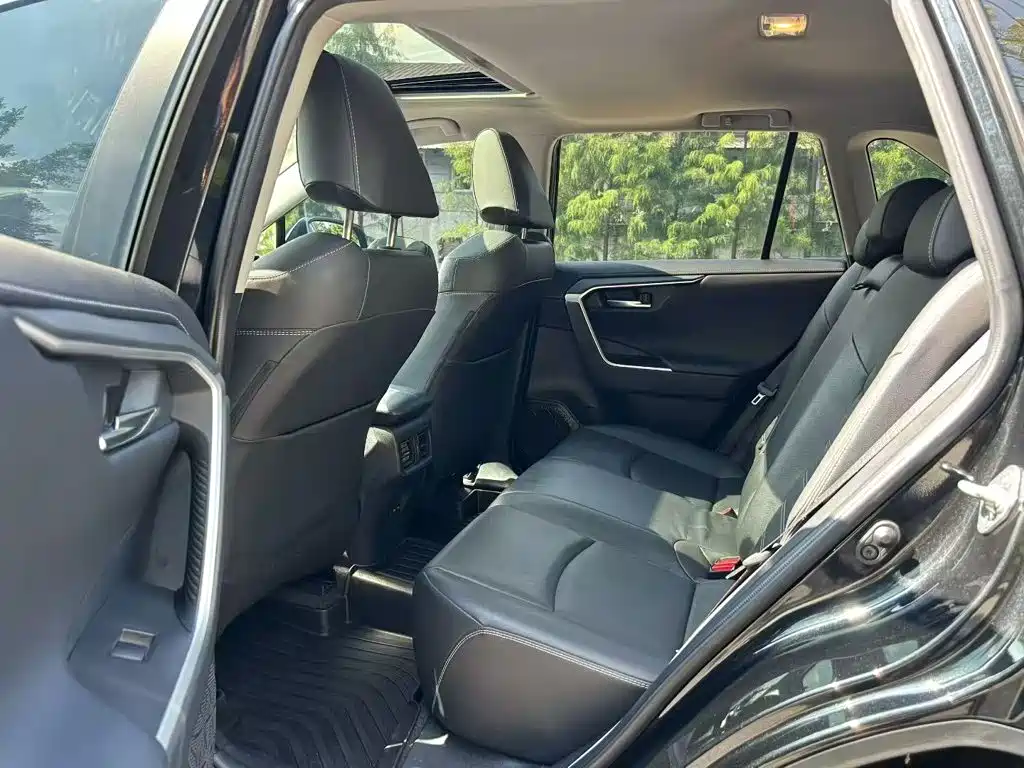 Toyota RAV4 — миниатюра 17