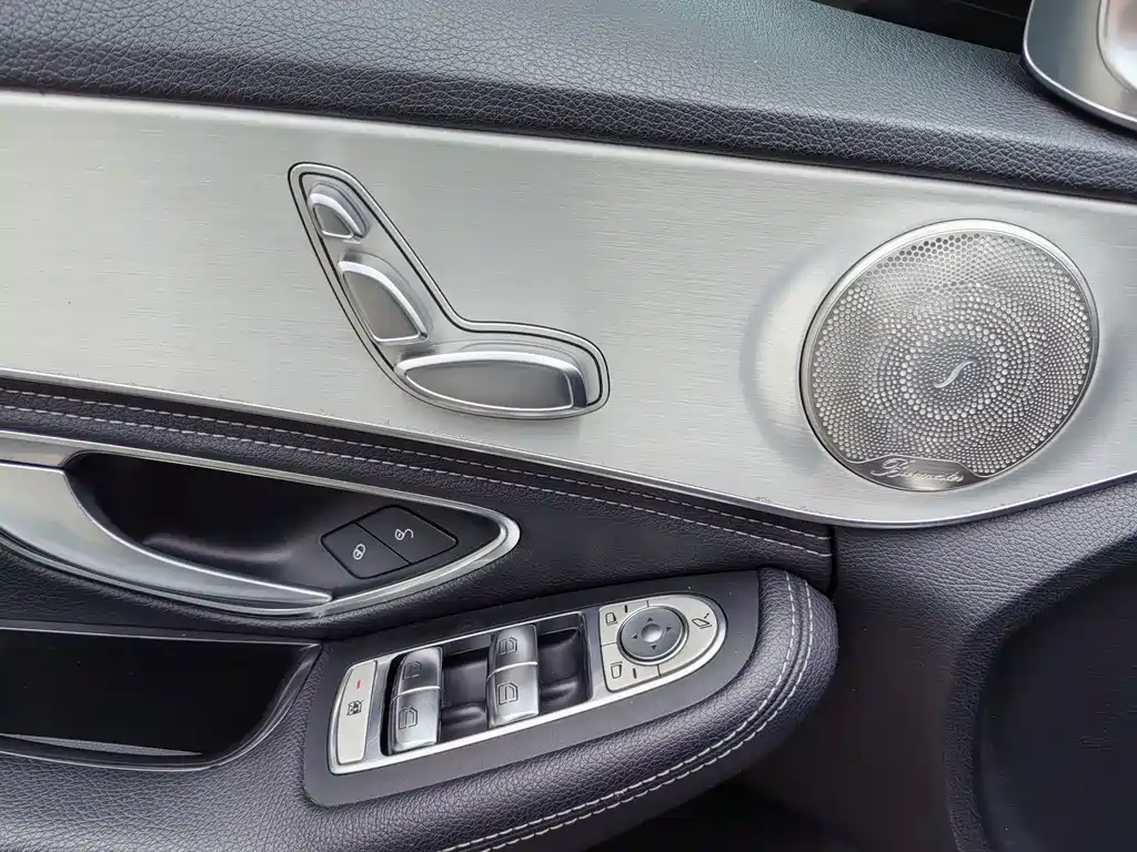 Mercedes-Benz C-Class — миниатюра 12