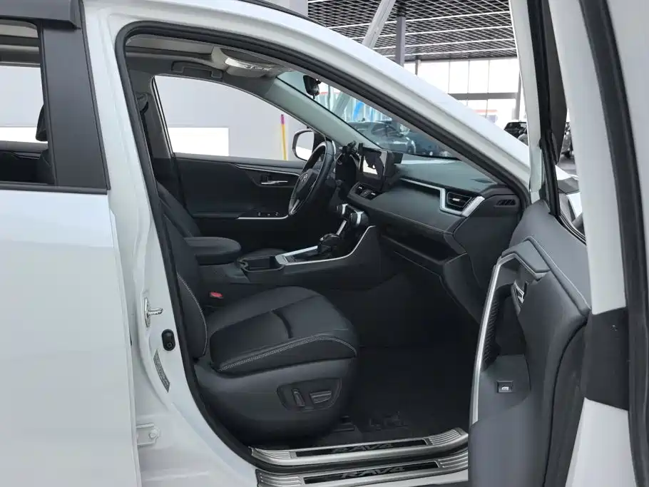 Toyota RAV4 2.0L CVT 2WD Elegant Plus Edition, фото 8