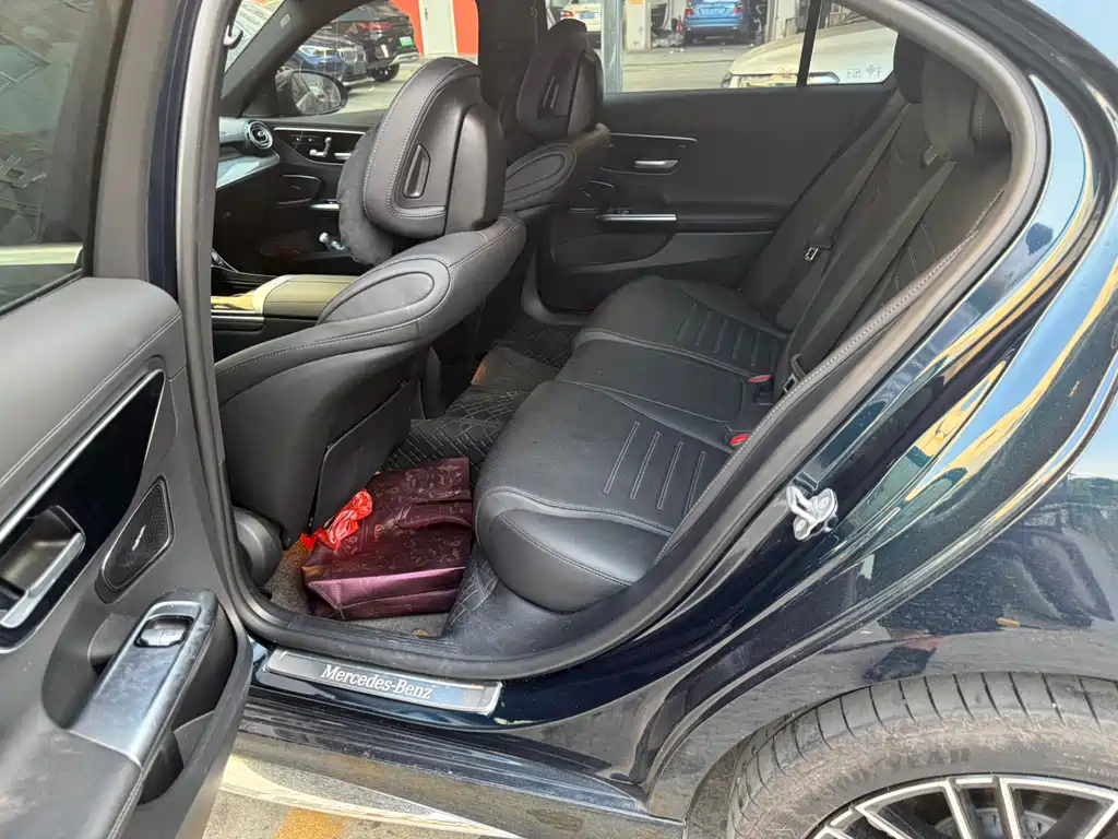 Mercedes-Benz C-Class — миниатюра 6