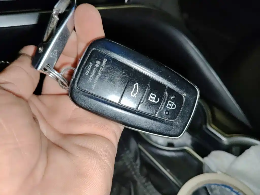 Toyota Camry — миниатюра 12
