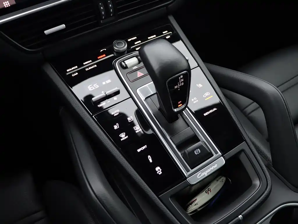 Porsche Cayenne — миниатюра 17